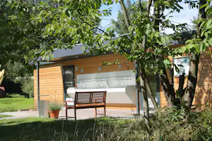 Campingpark Schellental - Sanitärgebäude vom Campingplatz mit Waschbecken außen