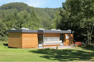 Campingpark Schellental - Sanitäranlagen auf dem Campinggelände mit Waschbecken im Außenbereich