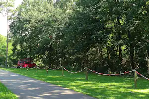 Campingpark & Wohnmobilhafen am Großen Lausiger Teich - Stellplätze vor der Schranke am Elberadweg