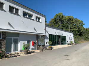Campingpark Zell Mosel - Hauptgebaeude.jpg