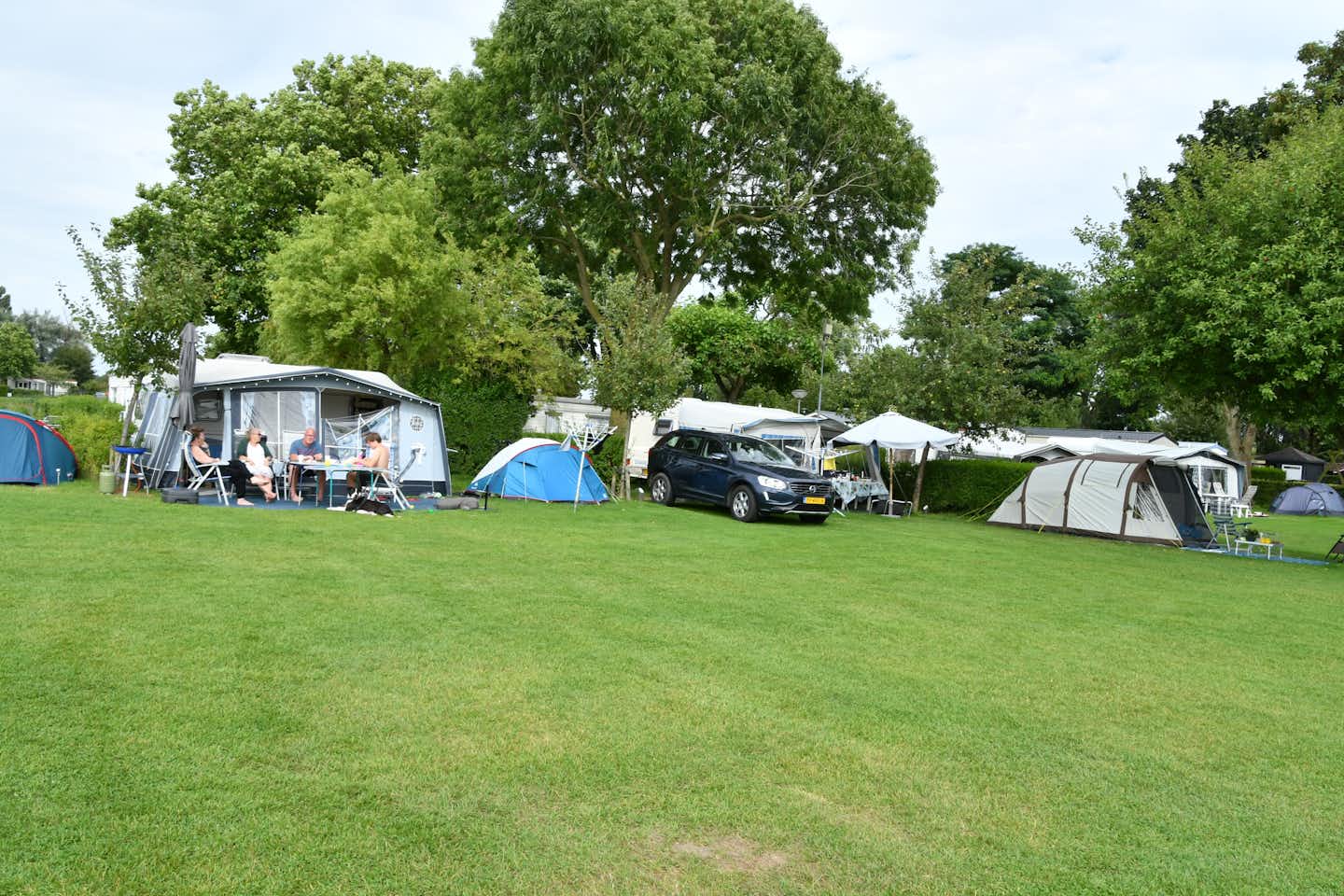 Campingpark Zennewijnen - Wohnmobil- und  Wohnwagenstellplätze auf der Wiese