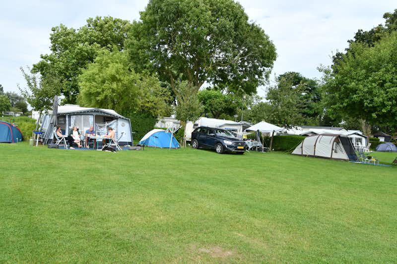 Campingpark Zennewijnen - Wohnmobil- und  Wohnwagenstellplätze auf der Wiese
