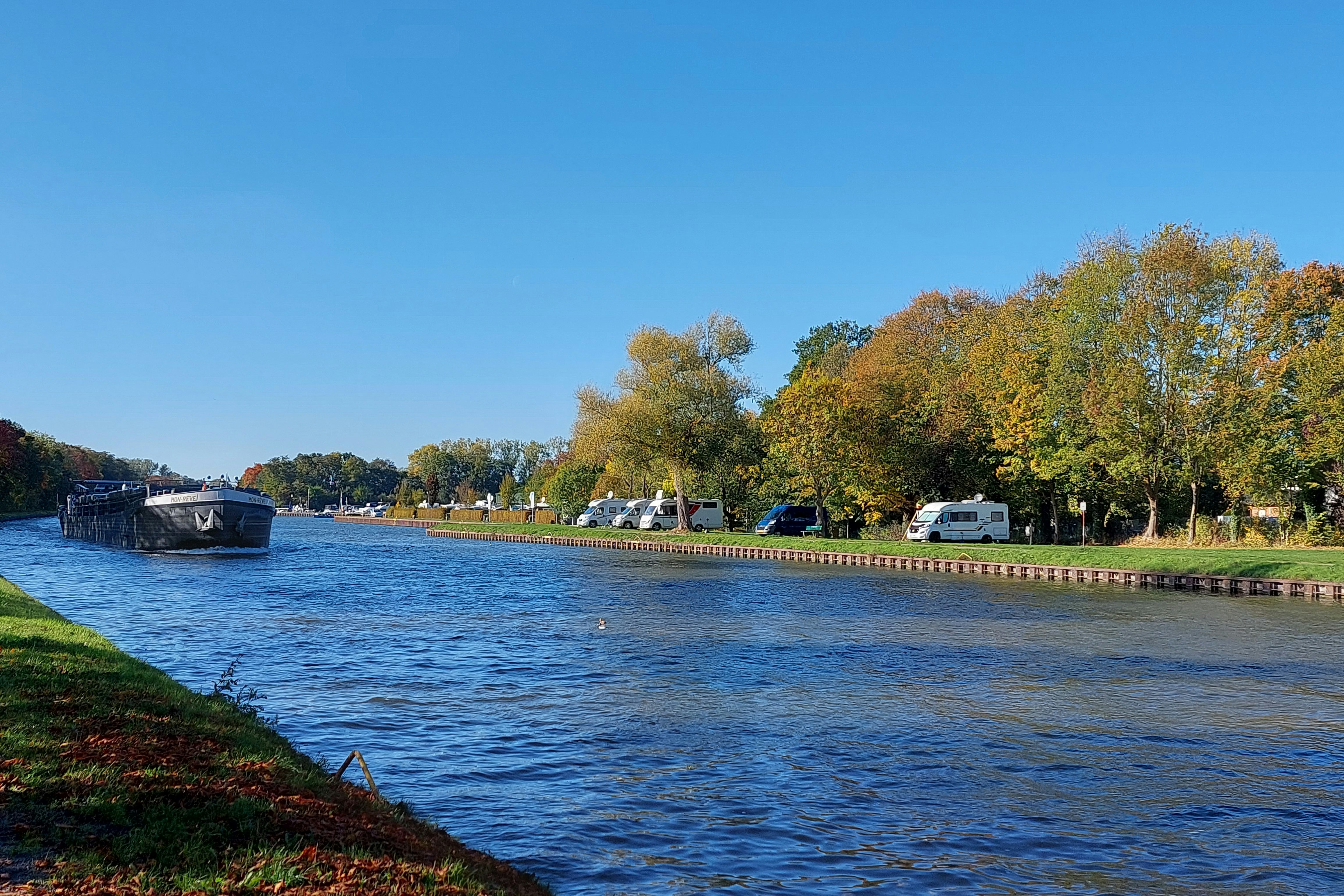 Campingplatz am Hahler Hafen - Blick auf den Fluss am Campingplatz