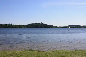 Campingplatz am Krakower See - Blick auf den See mit Turm