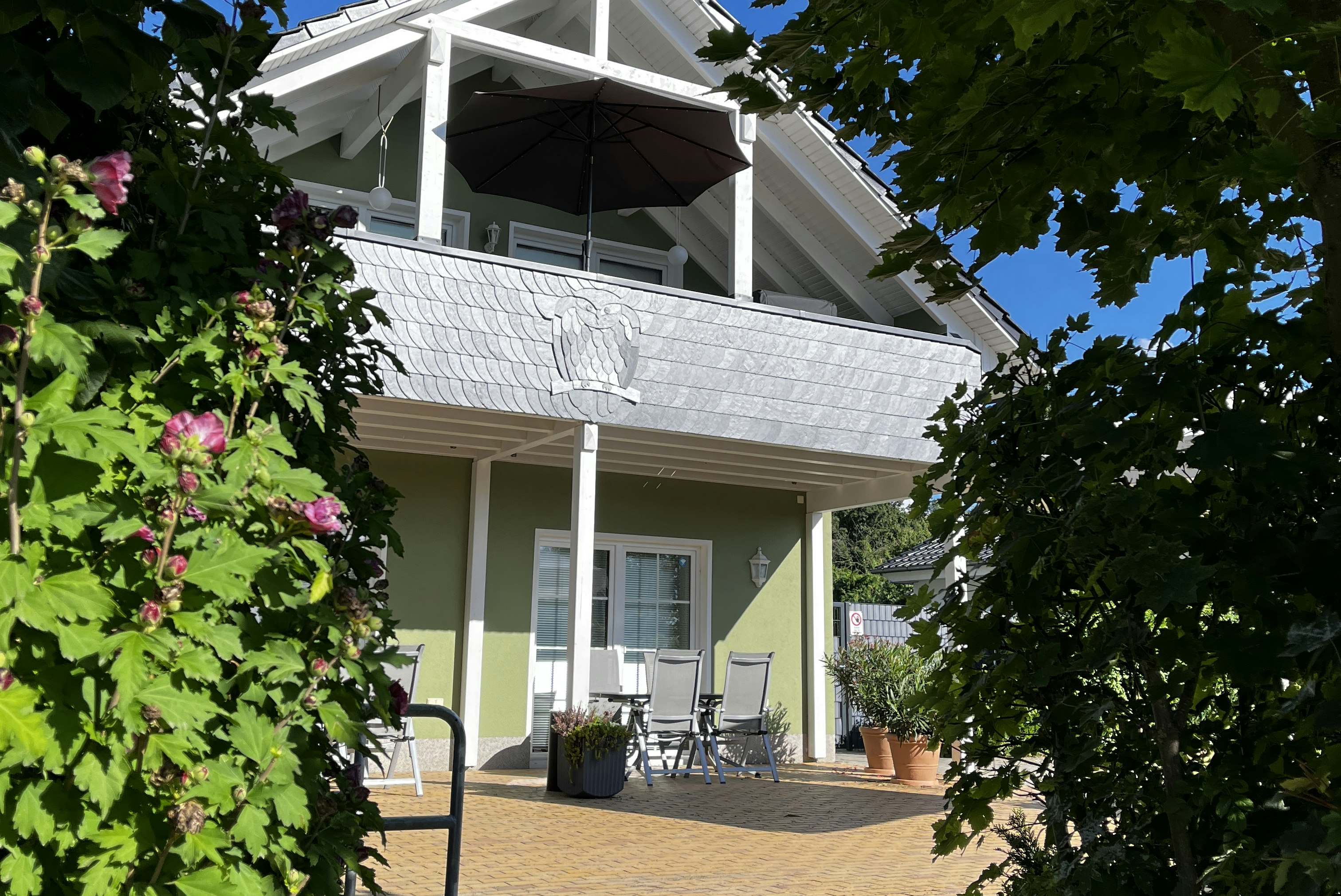 Camping Bei Berlin Am Mahlower See  Campingplatz am Mahlower See - Terrasse an der Rezeption des Campingplatzes