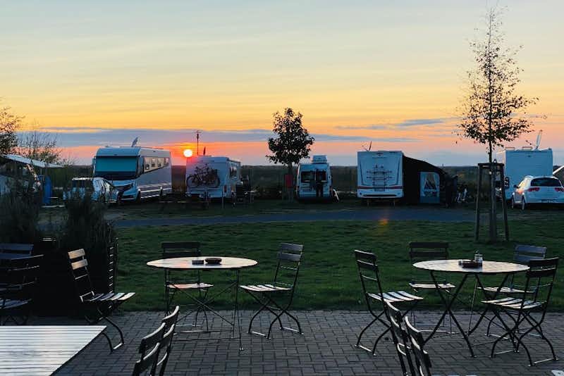 Campingplatz am Markkleeberger See - Sonnenuntergang über dem Campingplatz