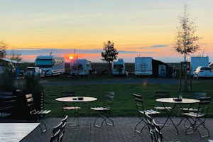 Campingplatz am Markkleeberger See - Sonnenuntergang über dem Campingplatz