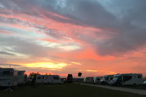 Campingplatz am Markkleeberger See - Sonnenuntergang über den Stellplätzen
