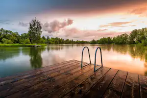 Campingplatz am Marktler Badesee - Badesteg am See