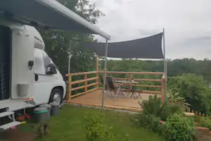 Campingplatz am Marktler Badesee - Stellplatz mit Blick ins Grüne
