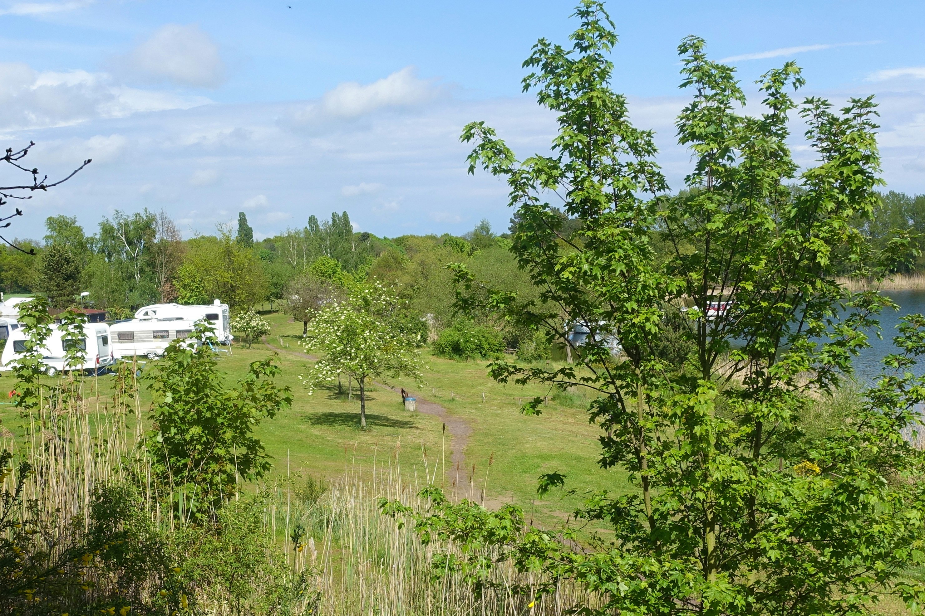 Campingplatz Niegripper See  Campingplatz Am Niegripper See - Wohnmobil- und Wohnwagenstandplätze auf der Wiese