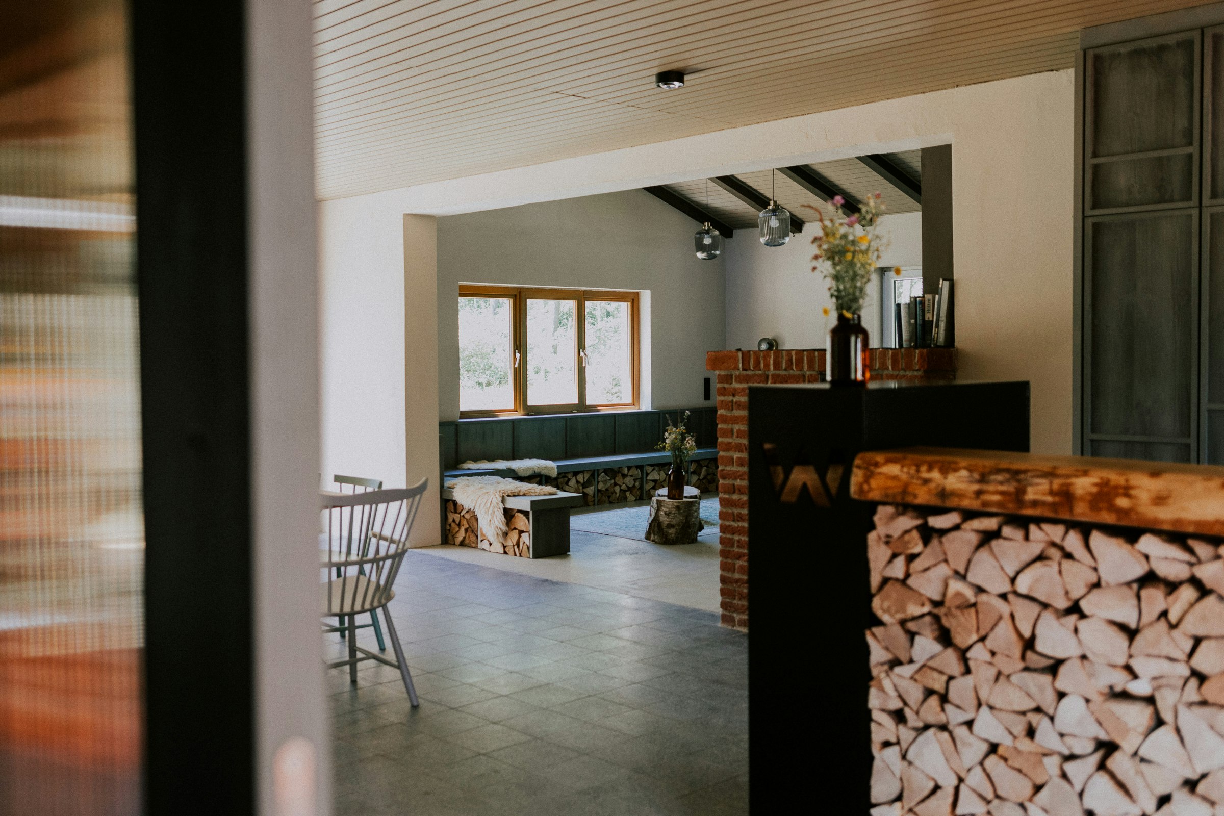 Wildwood Camping Lüneburger Heide - Innenansicht Clubhaouse im Holzstil