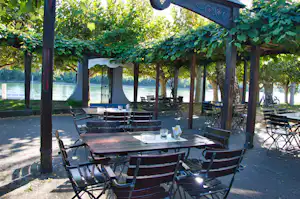 Camping am Rhein - Biergarten.jpg