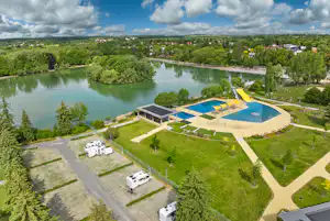 Campingplatz am Schwanenteich - Luftaufnahme des Campingplatzes am See