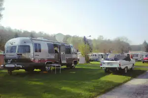 Campingplatz am Waldbad - Wohnmobil- und Wohnwagenstellplätze auf dem Campingplatz