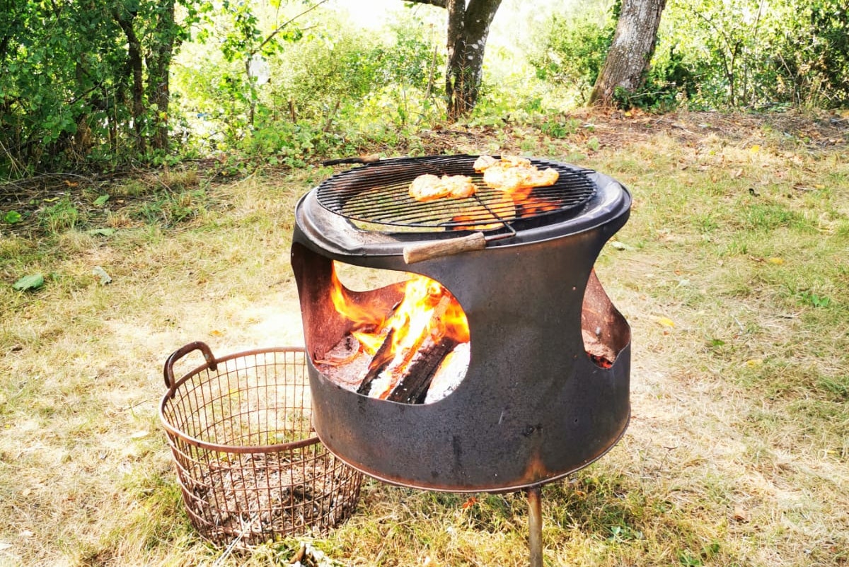 Camping Edersee-Paradies  Campingplatz Asel-Süd - Grillen auf dem Campingplatz