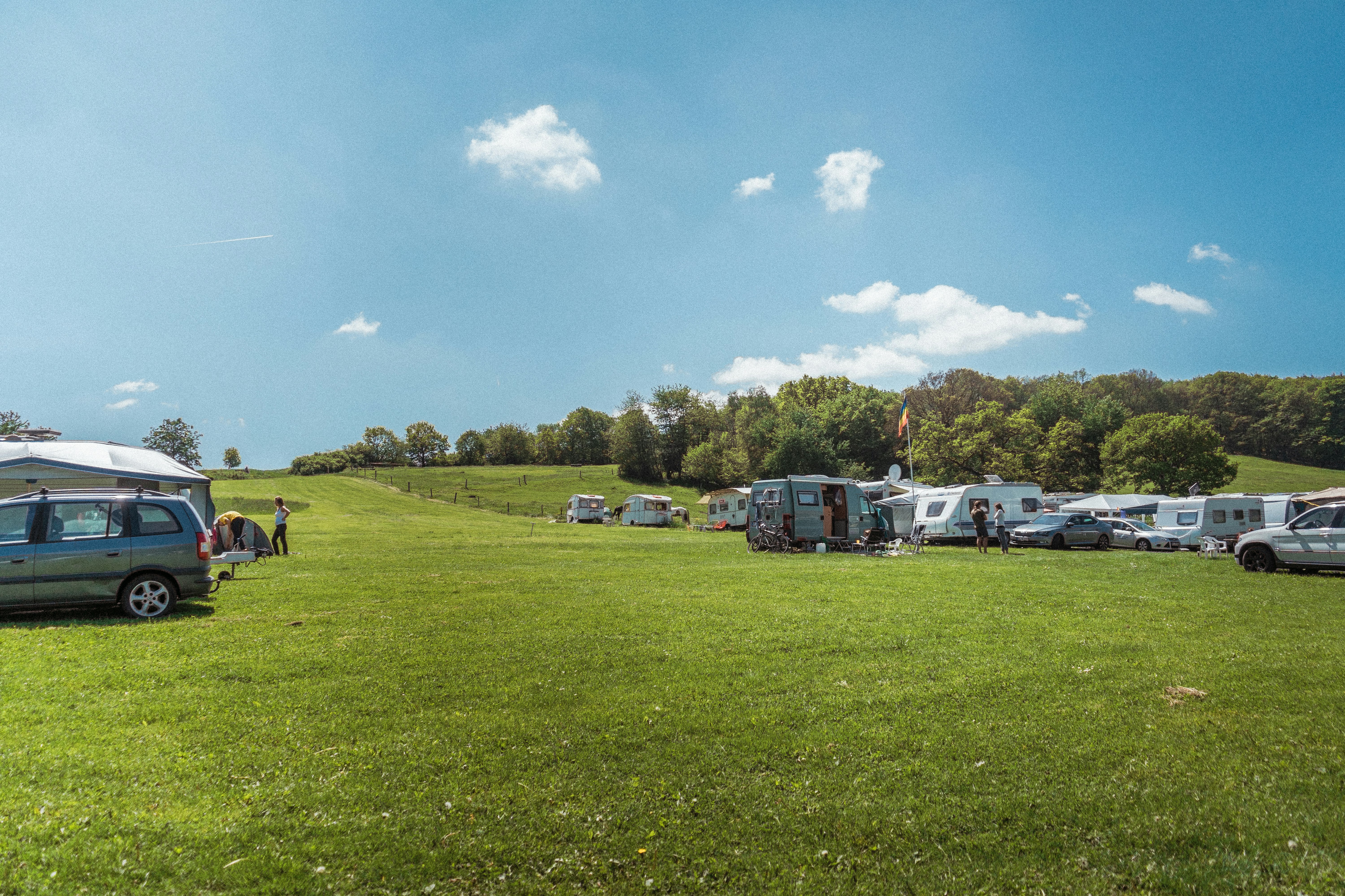 Camping Edersee-Paradies  Campingplatz Asel-Süd - Standplatzwiese auf dem Campingplatz