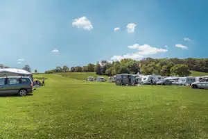Camping Edersee-Paradies Campingplatz Asel-Süd - Standplatzwiese auf dem Campingplatz