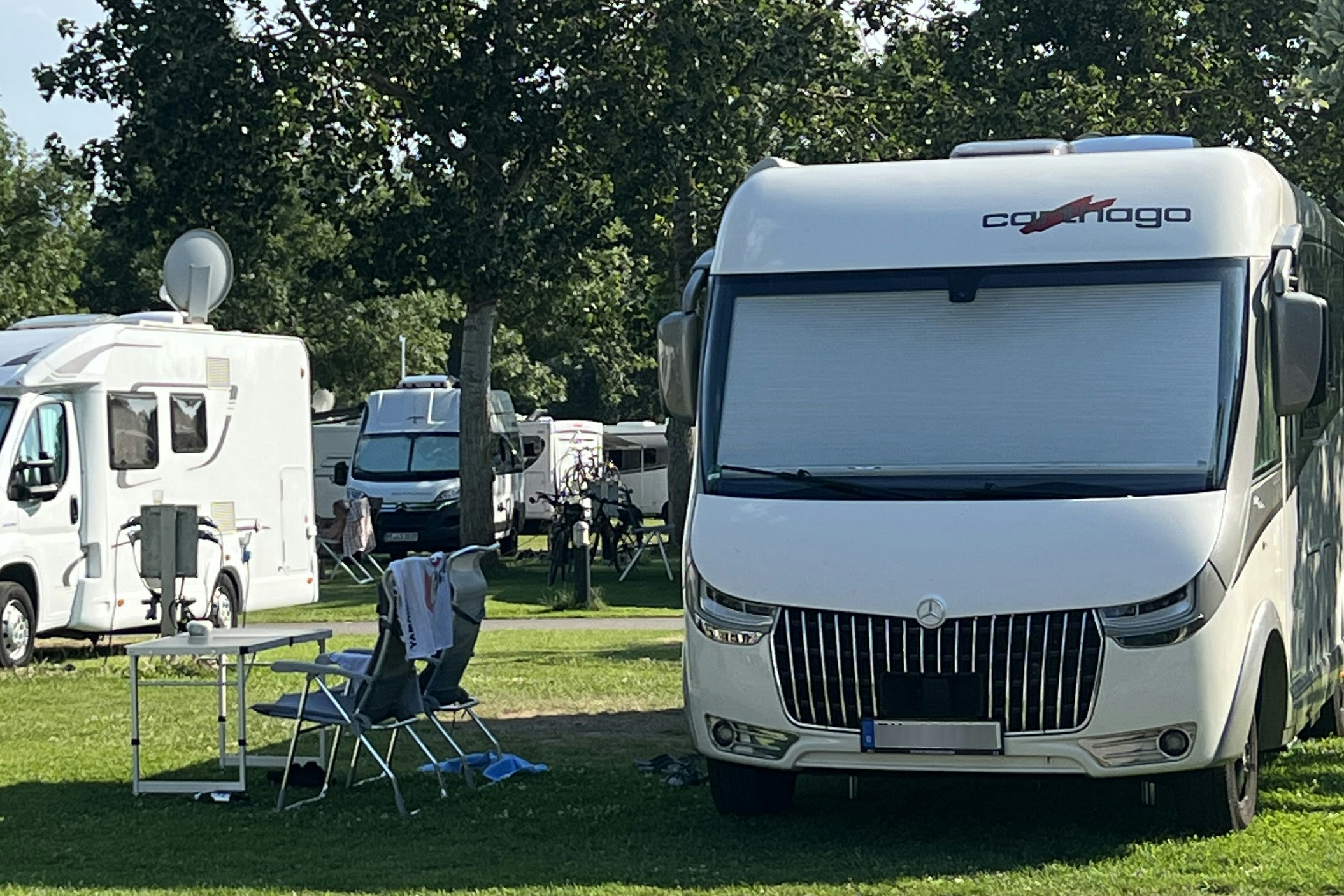 KNAUS Campingpark Nassau/Lahn  Campingplatz Auf der Au - Blick auf einen Standplatz auf dem Campingplatz