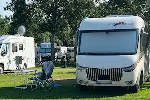 KNAUS Campingpark Nassau/Lahn Campingplatz Auf der Au - Blick auf einen Standplatz auf dem Campingplatz