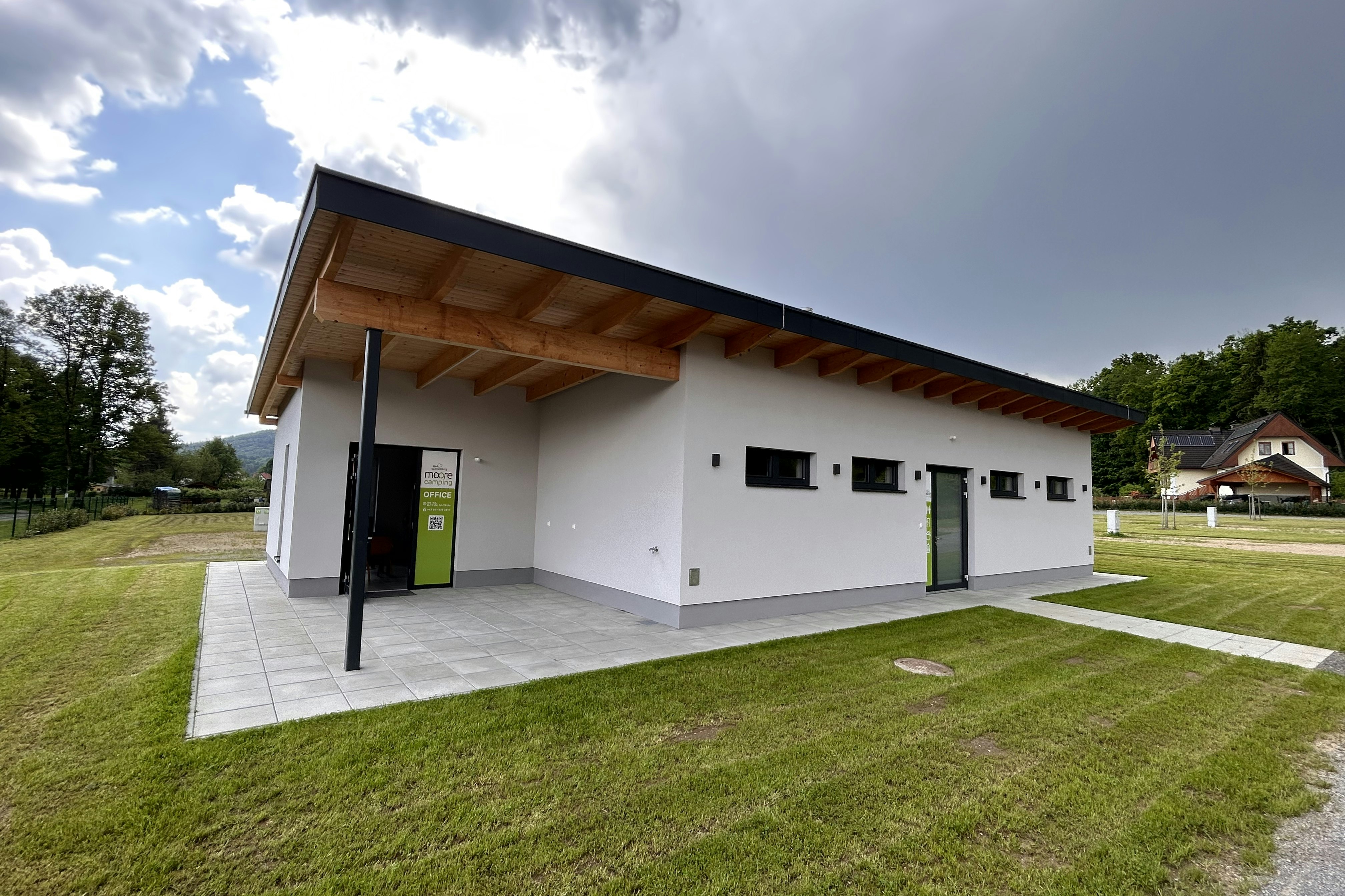 Campingplatz Bad Schwanberg - Außenansicht des Sanitärgebäudes auf dem Campingplatz