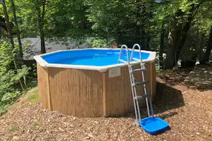 Camping und Pension Bergheimat Aufstellpool im Sommer auf dem Campingplatz