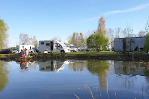 Campingplatz Bertingen - Wohnwagenstellplätze am Silbersee mit Möglichkeiten zum Angeln