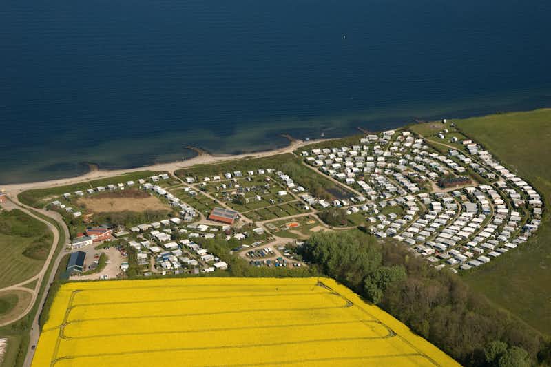 Campingplatz Blank-Eck  -  Luftaufnahme vom Campingplatz an der Ostsee