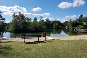 Campingplatz Blauer See Campingplatz Blauer See im Emsland - Blick auf das Seeufer