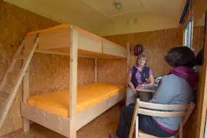 Campingplatz Böhmeschlucht - Camper im Mobilheim vom Campingplatz mit Hochbett