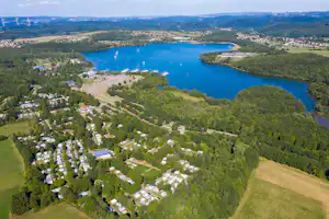 Campingplatz Bostalsee - Gelände vom Campingplatz am See Luftaufnahme