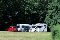 Campingplatz Brüssow - Wohnmobil- und  Wohnwagenstellplätze im Schatten der Bäume