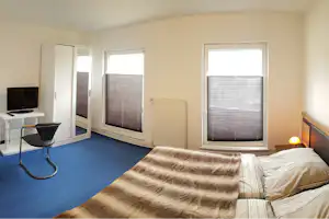 Campingplatz Buchholz - Schlafbereich im Mobilheim vom Campingplatz mit Fernseher