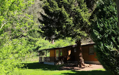 Campingplatz & Bungalowdorf "Am Waldbad"