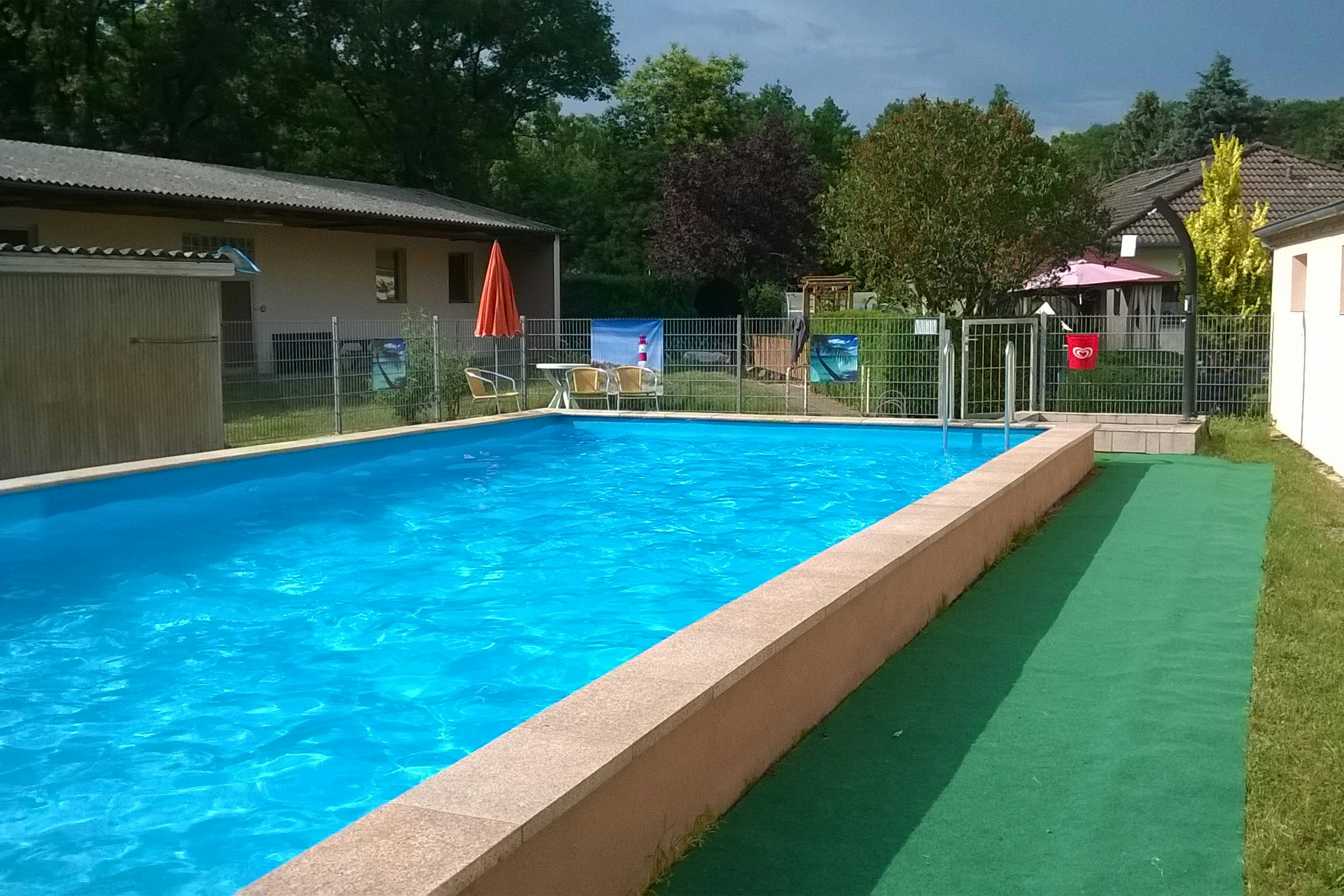 Campingplatz Dreieich-Offenthal - Blick auf das Freibad auf dem Campingplatz