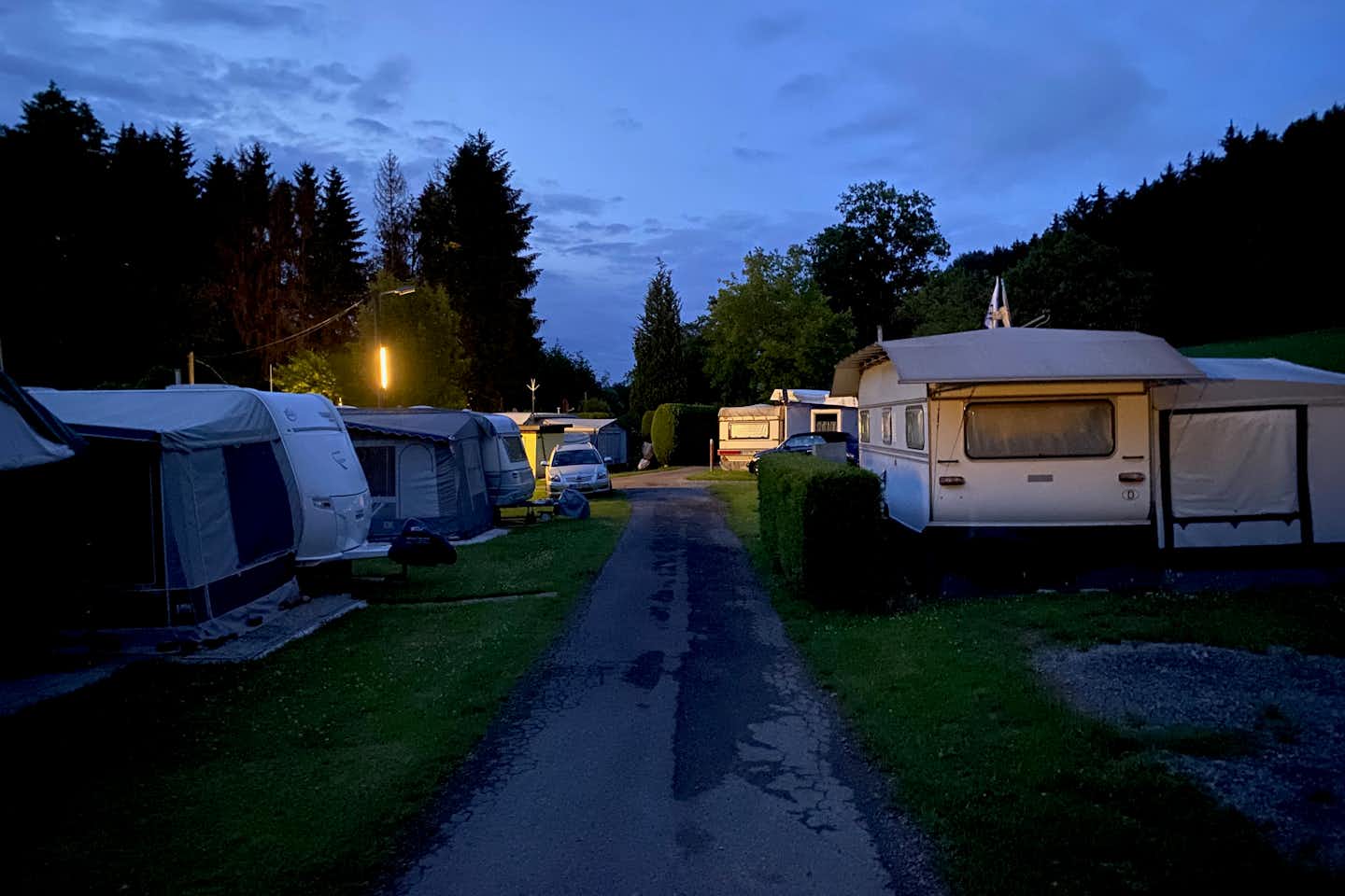 Campingplatz Ellertshäuser See - Wohnmobil- und  Wohnwagenstellplätze am Abend