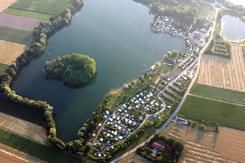Campingplatz Friedenhain-See  -  Campingplatz am See aus der Vogelperspektive