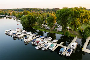 Campingplatz GlindowLiebe - Blick auf den Hafen am Campingplatz
