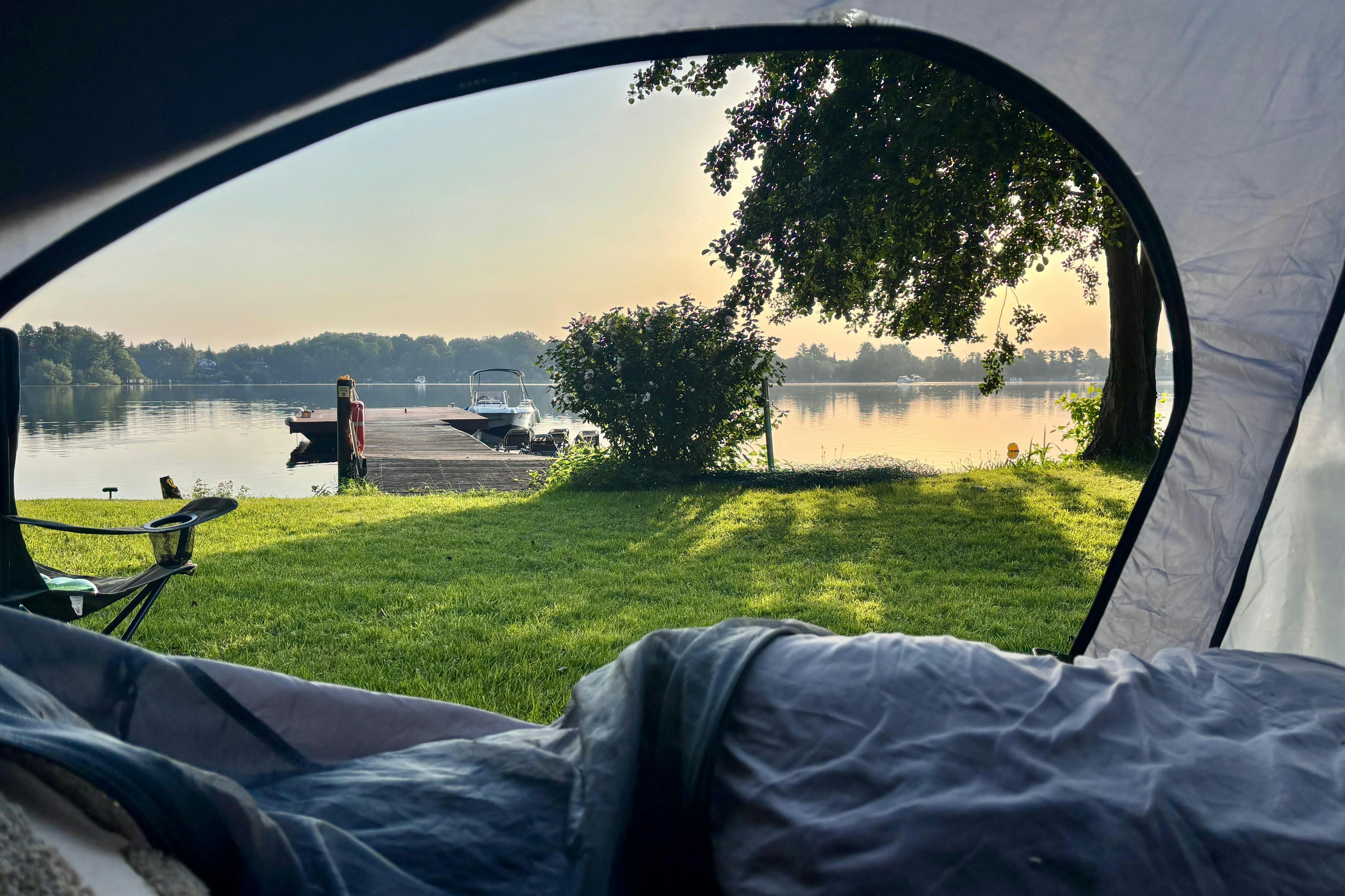 Campingplatz GlindowLiebe - Blick aus einem Zelt auf dem Campingplatz