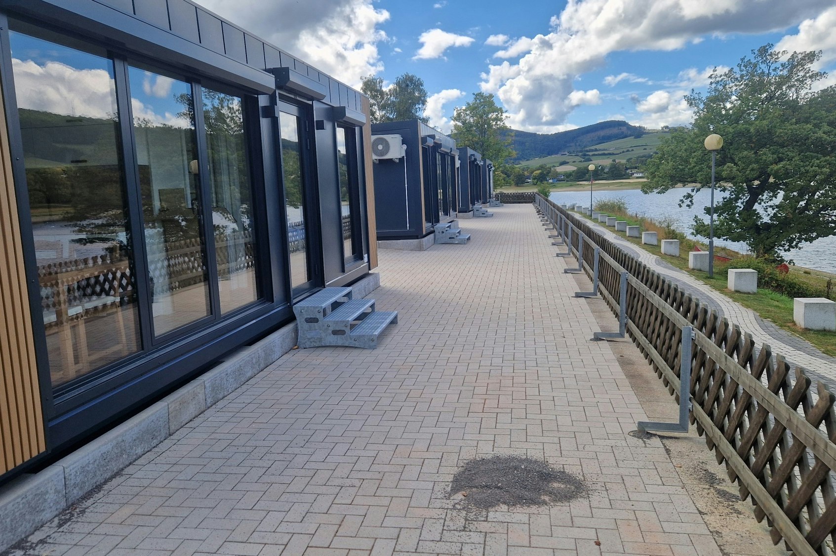 Campingplatz Goldbreite - Tiny House mit Blick auf den See