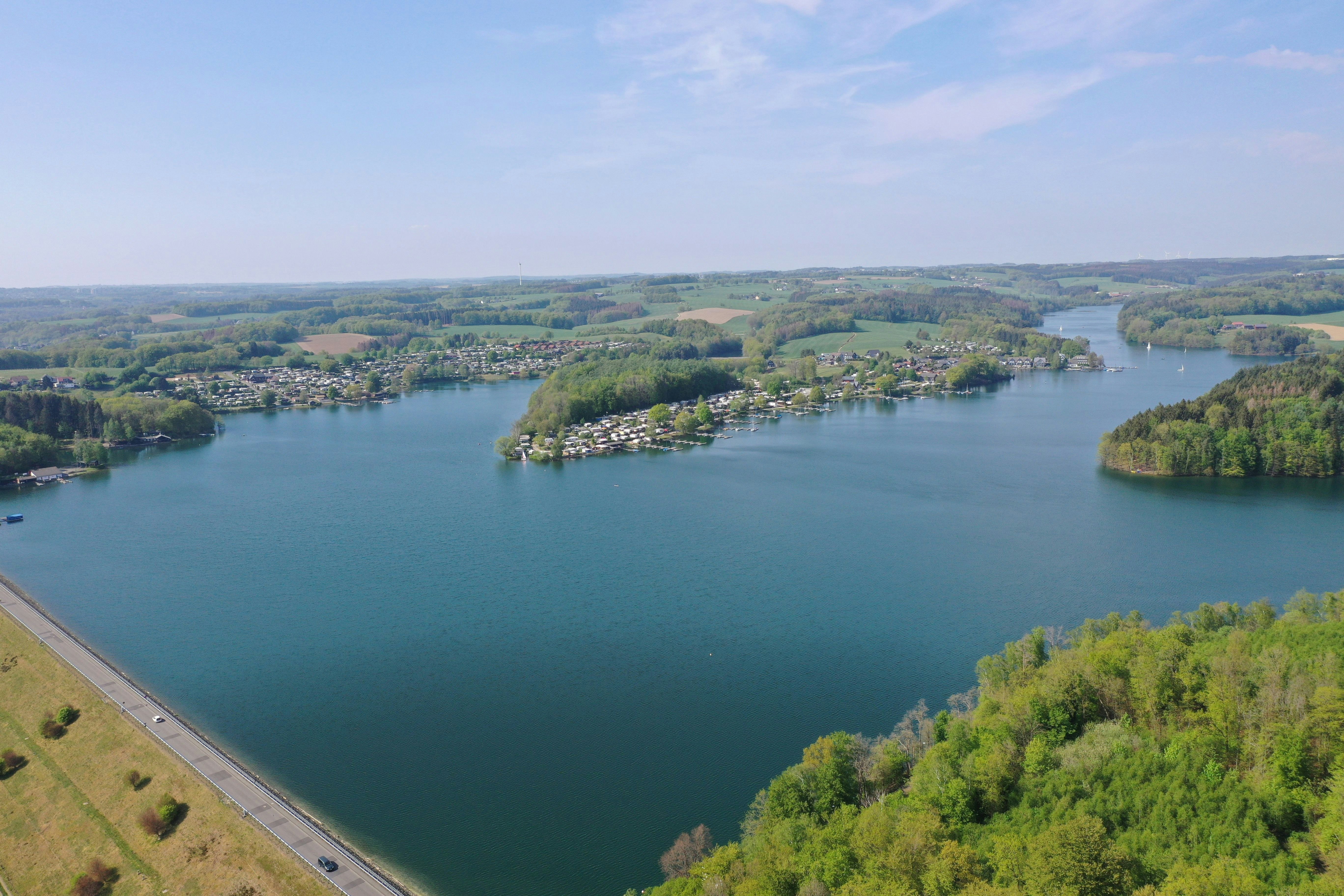 Campingplatz Großberghausen  -  Luftaufnahme vom Campingplatz am See