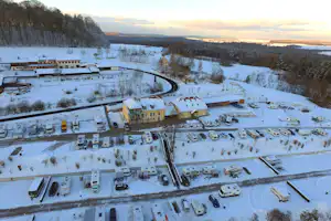 Campingplatz Großbüchlberg - Schneebedeckter Campingplatz aus der Vogelperspektive