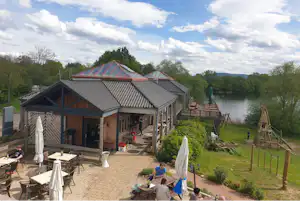 Campingpark Grosser Weserbogen Campingplatz Großer Weserbogen - Restaurant mit Terrasse auf dem Campingplatz