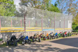 Campingpark Grosser Weserbogen Campingplatz Großer Weserbogen - Trampoline und Spielfahrzeuge für Kinder auf de Campingplatz