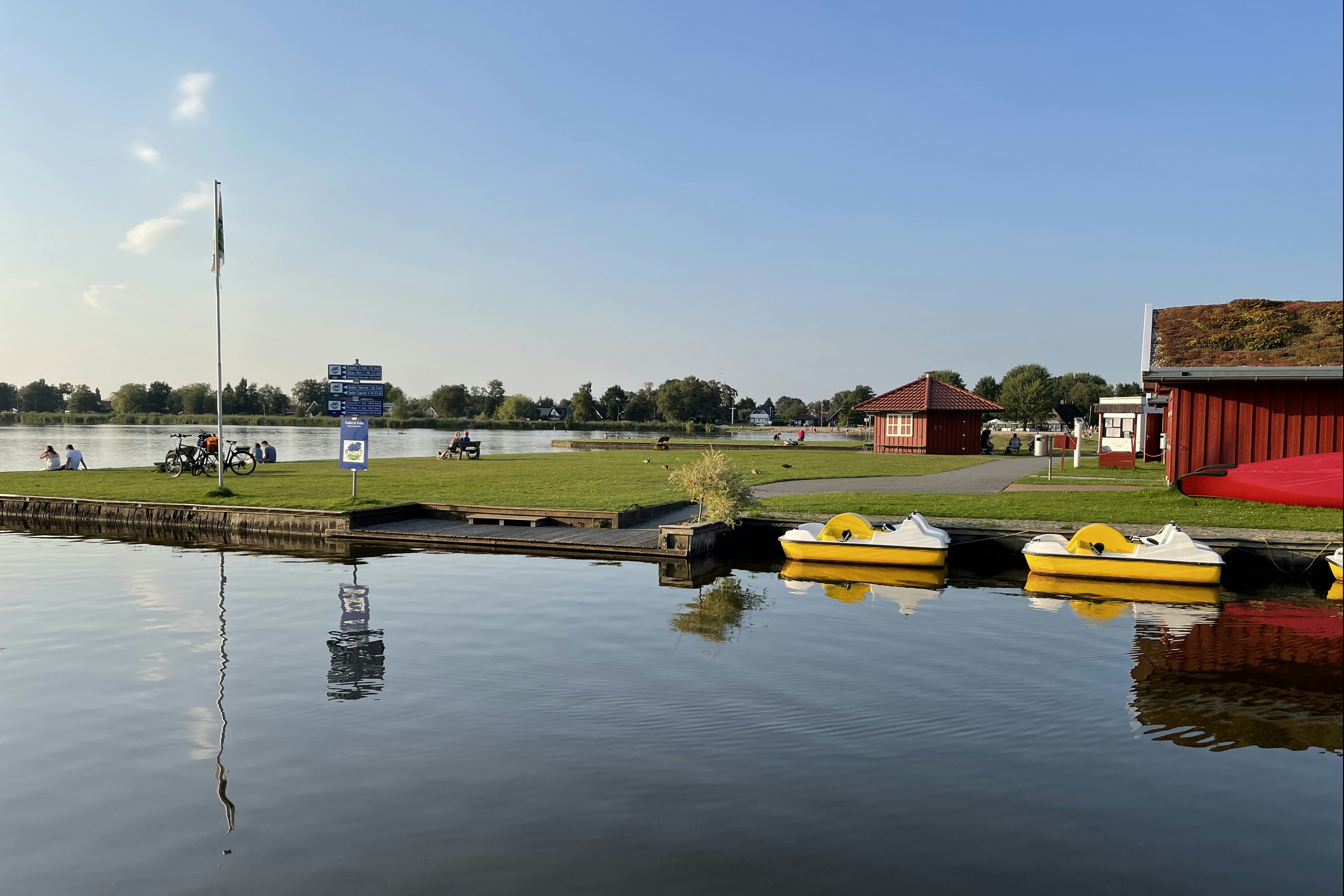 Campingplatz Großes Meer - Kanal mit Tretbooten am Campingplatz