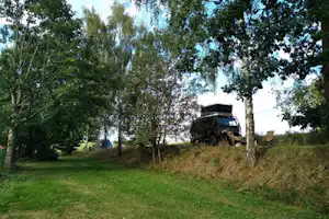 Kornberg-Borderland-Camping - Stellplätze im Schatten der Bäume