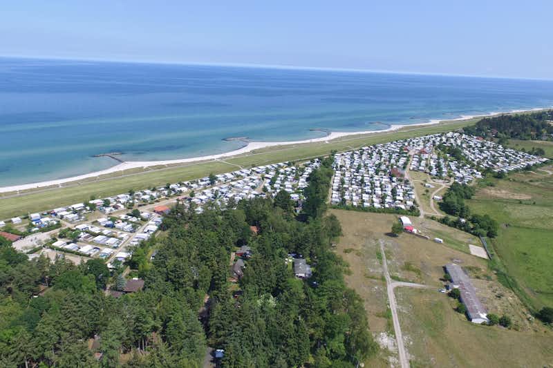 Campingplatz Heidkoppel  -  Luftaufnahme vom Campingplatz mit Strand an der Ostsee