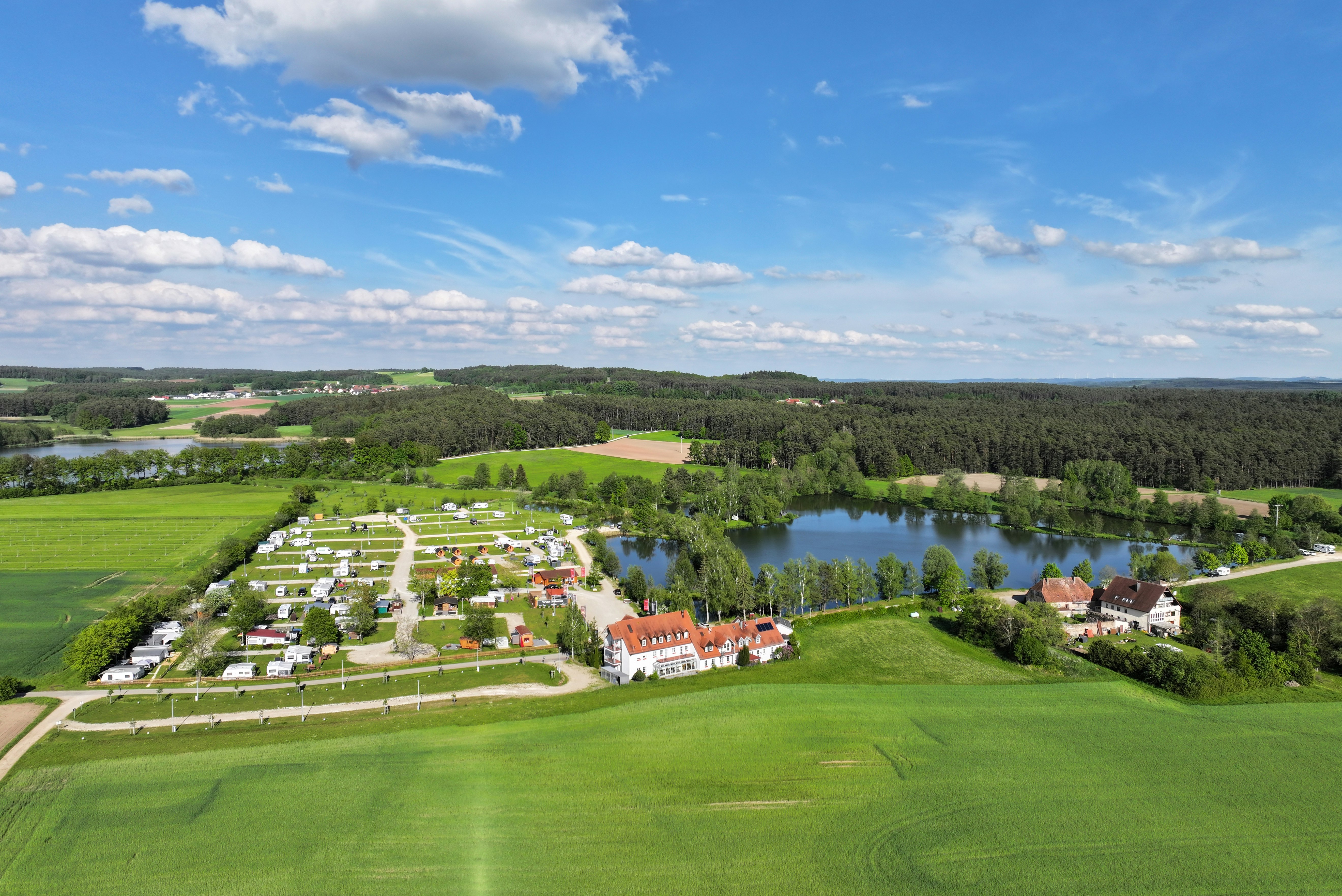 Campingplatz Himmelreich am Schnackensee  - Luftaufnahme des Campingplatzes am See