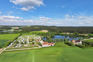 Campingplatz Himmelreich am Schnackensee - Luftaufnahme des Campingplatzes am See