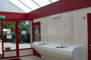 Campingplatz Hökholz - Innenansicht des Sanitärgebäudes